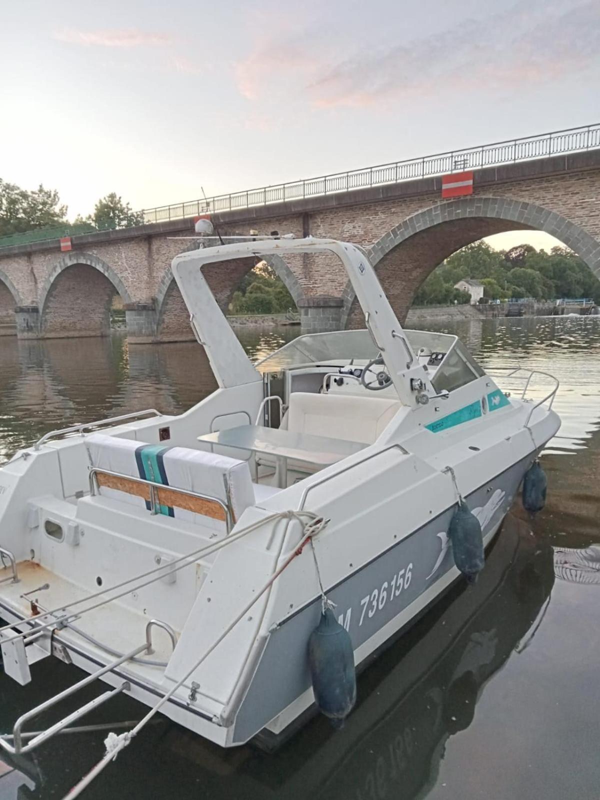 Bateau-Gite Sur Le Halage De La Mayenne L'Huisserie Zewnętrze zdjęcie